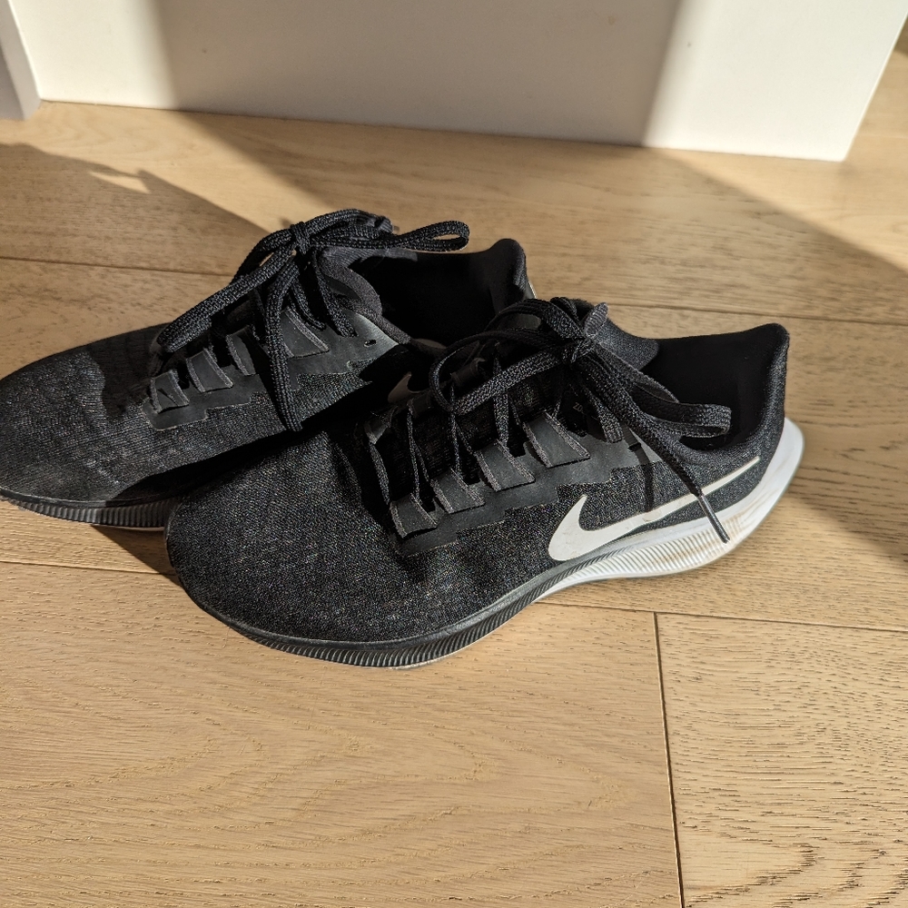 Nike running shoes size 6